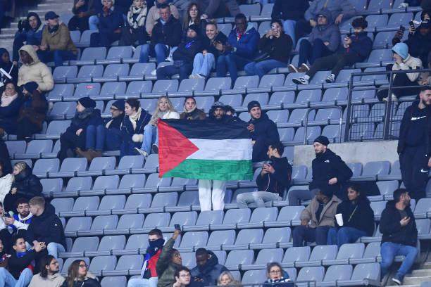 1731631541945093853.jpg 法国闷平以色列“和平晋级”,欧国联看台变政客舞台