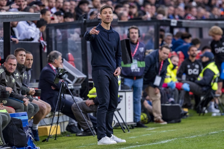 也很惊讶!TA:巴萨更衣室没想到阿隆索西超杯决赛第二天就下课了